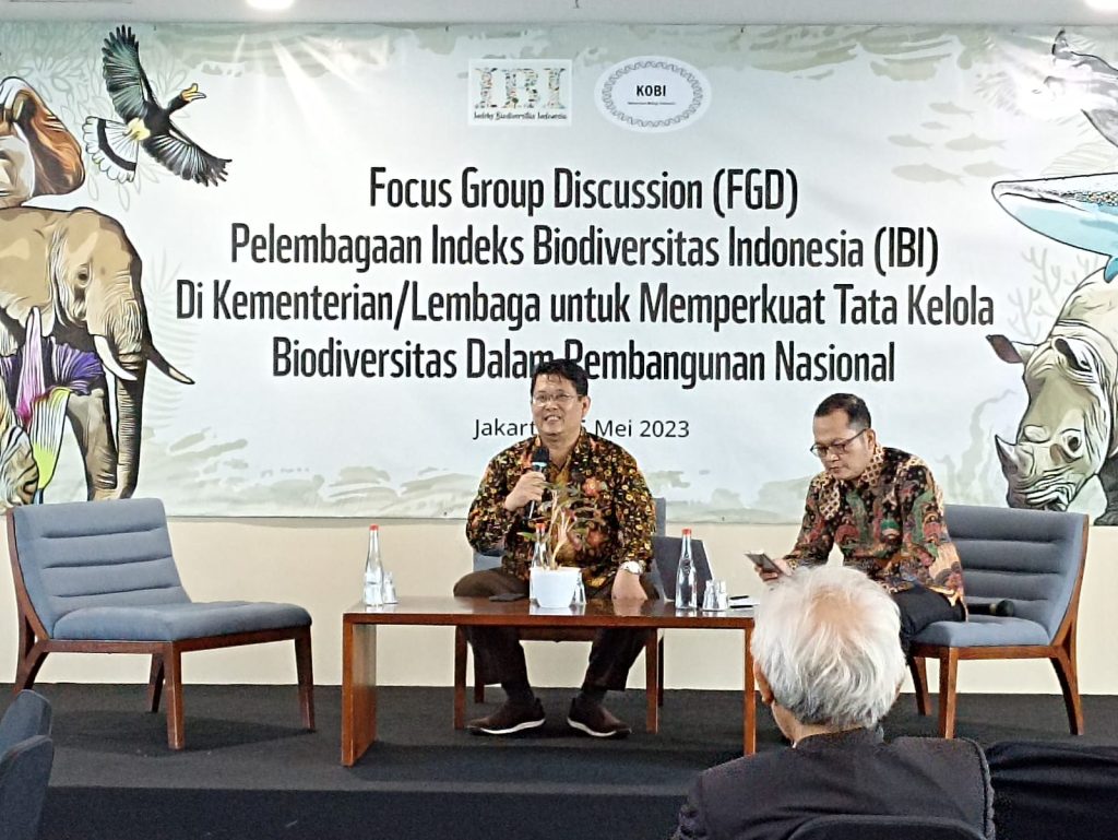 Politik Biodiversitas: Menavigasi Persimpangan Kekuasaan, Konservasi, dan Keadilan