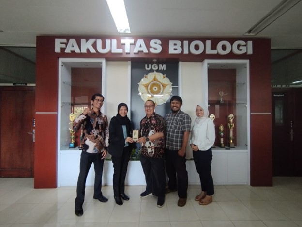 Inisiasi Pengembangan Unit Mikroalga, PT SMART Tbk Kunjungi Fakultas Biologi UGM