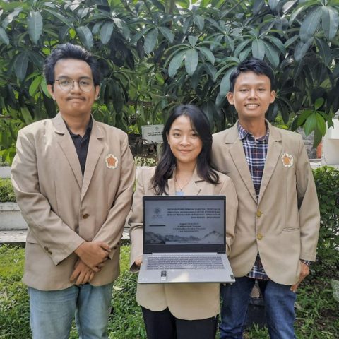Tim Mahasiswa Fakultas Biologi Universitas Gadjah Mada Raih Juara 3 dalam Lomba Karya Tulis Ilmiah CEWAMA Research Competition
