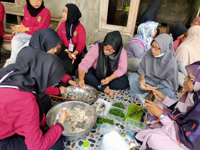 Processing And Marketing Strategy: Enhancing Farmer Group Entrepreneurship Through Innovative Aquaponic-Based Products