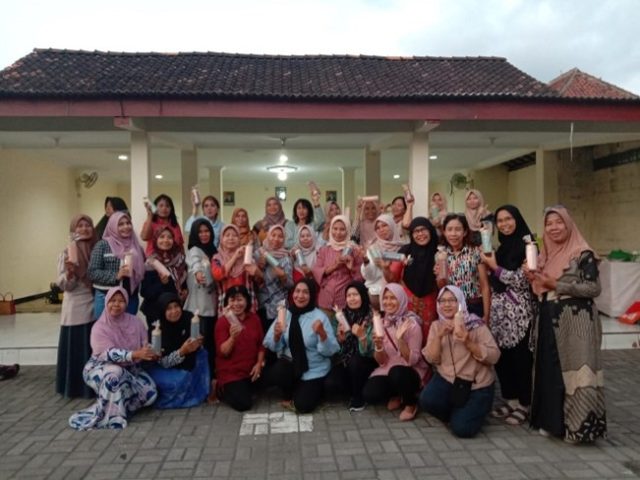 Training on Health Beverage Production from Garden and Community Service Activity Evaluation in Mrican, Caturtunggal Village, Depok, Sleman