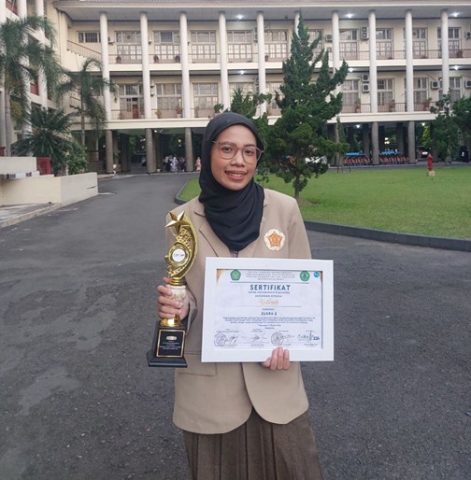 Cetuskan Inovasi Biodegradasi Polietilen dari Enzim Bakteri, Mahasiswi Biologi Raih Juara 2 Biology Scientific Writing Competition