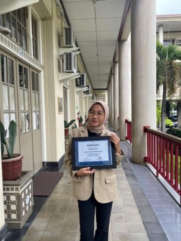 Mahasiswi Biologi Sabet Juara 1 Essay Competition Cendekia Days UGM dengan Cetuskan Sustainable Electric Nanogenerator