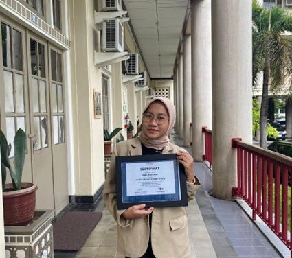 Mahasiswi Biologi Sabet Juara 1 Essay Competition Cendekia Days UGM dengan Cetuskan Sustainable Electric Nanogenerator