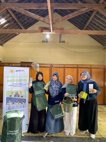 Collaboration between PKM-MBKM Faculty of Biology UGM and the Women’s Economic Movement (GEMI): Training on Making Compost Fertilizer with the Berkeley Method in a Compost Bag
