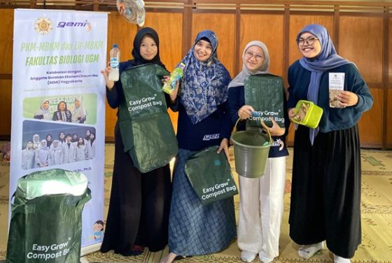 Collaboration between PKM-MBKM Faculty of Biology UGM and the Women’s Economic Movement (GEMI): Training on Making Compost Fertilizer with the Berkeley Method in a Compost Bag