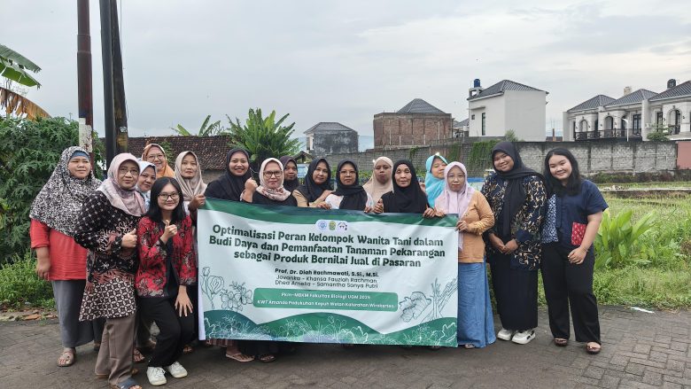 Optimalisasi Peran Kelompok Wanita Tani dalam Budi Daya dan Pemanfaatan Tanaman Pekarangan sebagai Produk Bernilai Jual di Pasaran