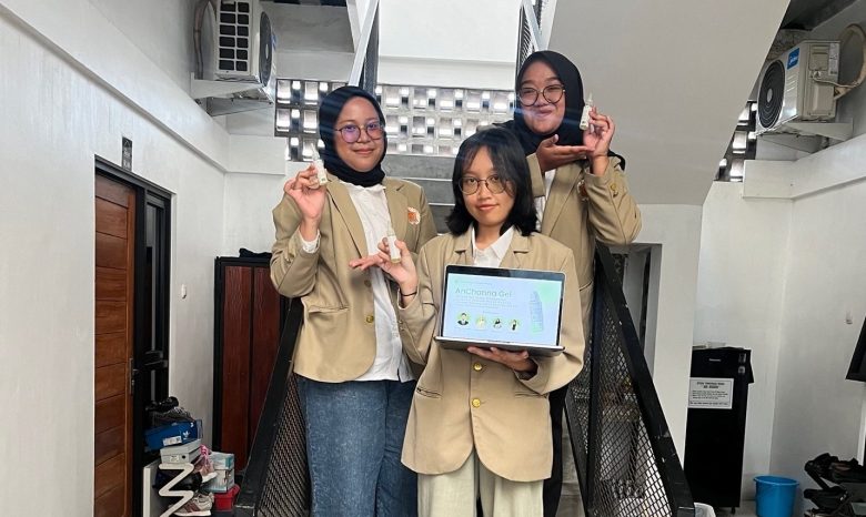 Usung Inovasi AnChanna Gel Berbasis Bahan Alami untuk Luka Diabetes, Tim Mahasiswa Biologi UGM Raih Juara 1 dalam Ajang Lomba Karya Tulis Ilmiah Nasional 2025
