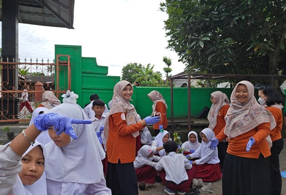 PkM Desa Mitra 2025: Edukasi Budidaya Vertikultur untuk Siswa SDN Pusmalang Kalurahan Wukirsari, Kapanewon Cangkringan, Kabupaten Sleman #2