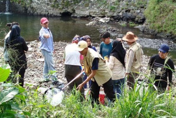 Laboratorium Entomologi Fakultas Biologi UGM Selenggarakan Field Trip Pengenalan Teknik Sampling Serangga Nokturnal dan Diurnal di Sawitsari dan Matras Kali Pelang, Sleman, Yogyakarta