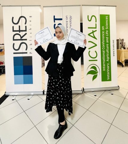Riset Ikan Endemik Indonesia dan Gama Melon Parfum Diperkenalkan Mahasiswa Biologi UGM ke Forum Internasional di Turki