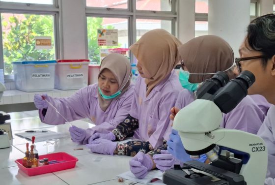 Laboratory of The Genetics and Breeding, Faculty of Biology, UGM, Strengthens Teacher Competence through Research-Based Cytogenetics Practicums