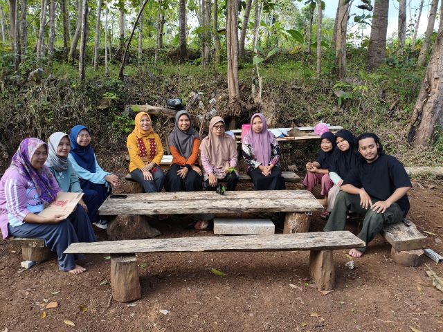 Faculty Of Biology Held A Training On Biofertilizer and Biocontrol Production For Al Barokah Households and Family Welfare Empowerment Group Of Kedungpoh Village