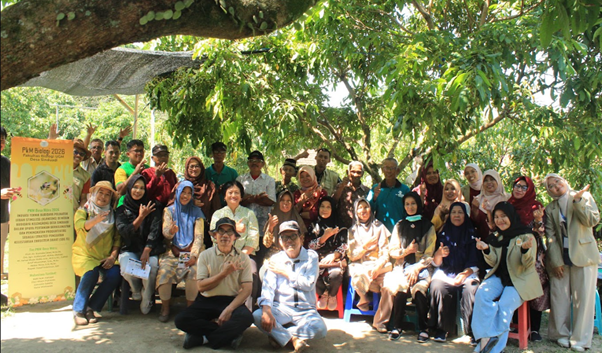 Tim PkM Desa Mitra Fakultas Biologi UGM Kenalkan Inovasi Teknik Budidaya Polinator Lebah Stingless (Klanceng) dan Budidaya Kelengkeng dalam Upaya Pertanian Berkelanjutan dan Peningkatan Produktivitas untuk Desa Sinduadi