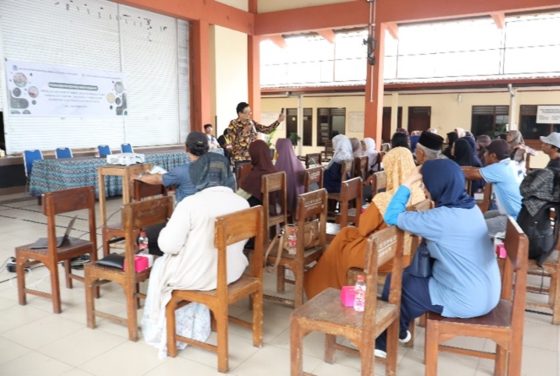 The Community Service (PkM) Team of the Faculty of Biology UGM and KKN-PPM UGM Adhinata Ngemplak (Unit YO-040) Promote Sustainable Organic Waste Management through Maggot Cultivation in Wedomartani Village, Ngemplak, Sleman, Yogyakarta