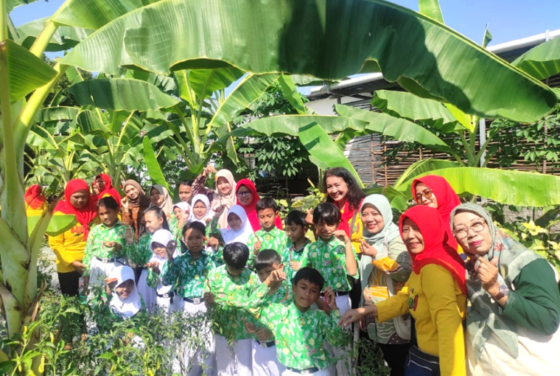 Outing Class Untuk Mendukung Sinergi Edukasi-Wisata Pengenalan Tanaman Sayur Dan Taman Obat Keluarga (TOGA) Untuk Ketahanan Pangan Keluarga Dan Kesehatan (SDGs 3, 4,11, 13, dan 17)