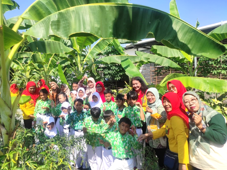 Outing Class Untuk Mendukung Sinergi Edukasi-Wisata Pengenalan Tanaman Sayur Dan Taman Obat Keluarga (TOGA) Untuk Ketahanan Pangan Keluarga Dan Kesehatan (SDGs 3, 4,11, 13, dan 17)
