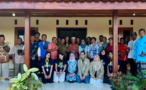 Sarasehan tentang Peran Bakteri Perakaran, Penanaman dan Manfaat Tanaman Legum Secara Ekonomi serta Konservasi Lingkungan di Dusun Sambiroto, Kalurahan Purwomartani, Sleman, Yogyakarta