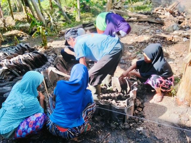 Fakultas Biologi UGM Inisiasi “Kampung Herbal” Bersama KWT Kampung Satwa
