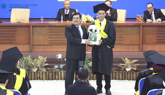Upacara Melepas Wisudawan-Wisudawati Program Sarjana Fakultas Biologi Universitas Gadjah Mada Periode IV Tahun Akademik 2025/2026