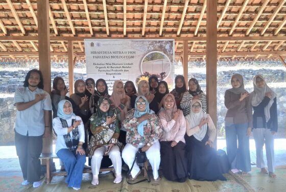 Fakultas Biologi Kenalkan Keanekaragaman Tanaman Krisan Kepada Wanita Tani Kedungpoh