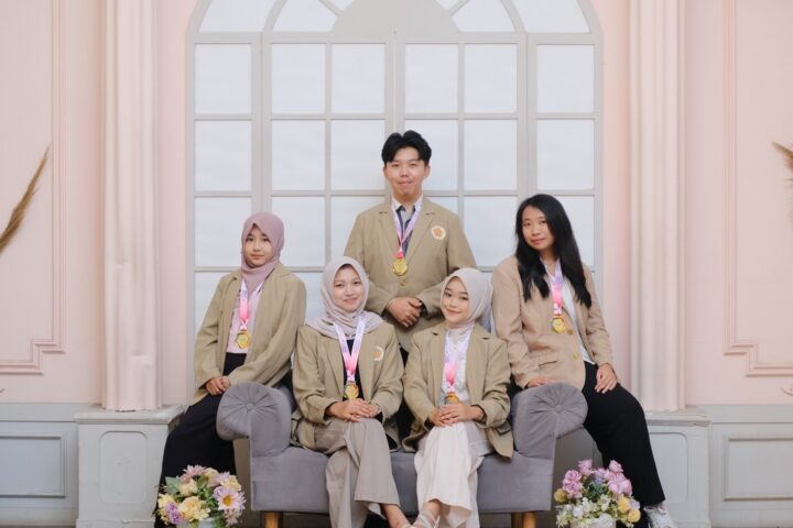Kolaborasi Lintas Disiplin Mahasiswa UGM Raih Gold Medal TISIIF 2026 melalui Inovasi Smart e-Nose untuk Skrining Tuberkulosis