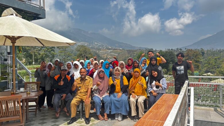 Fakultas Biologi UGM Dorong Pertanian Stroberi Berkelanjutan melalui Smart Integrated Agronomy dan Penguatan Kapasitas Petani di Banyuroto