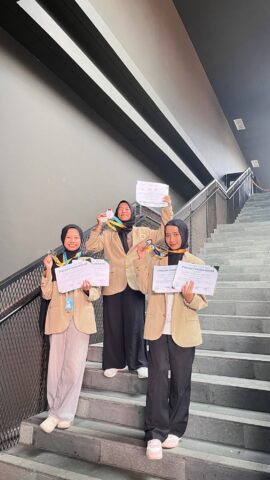 Tiga Mahasiswa Biologi UGM Raih Silver Medal dan Best Presentation pada SINEC 2026 melalui Inovasi Sistem Pengendalian Mikroplastik di Perairan